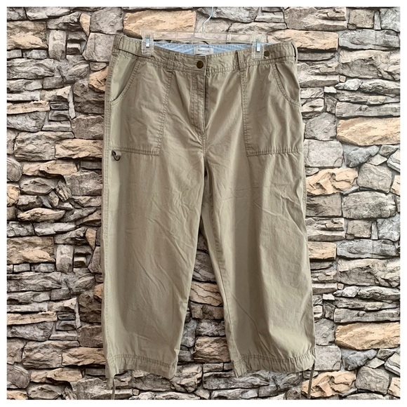 #208 Van Heusen Khaki Tan Cargo Style Capris Wide Drawstring Cuff Pants Size 14 - Picture 1 of 3